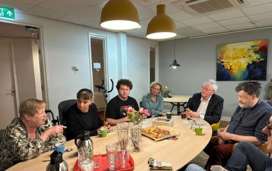 Bezoek burgemeester Weterings aan woonlocatie RIBW Brabant